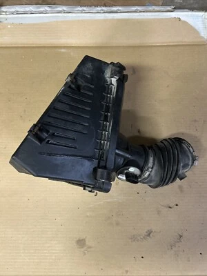 Conjunto de carcasa de filtro de aire Pontiac Grand Prix 2004-2008 usado OEM Foto 1 de 4