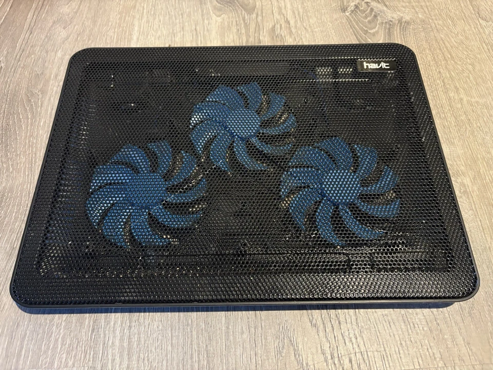 Almohadilla de enfriamiento Havik 3 ventiladores silenciosos delgada alimentada por USB Foto 1 de 1