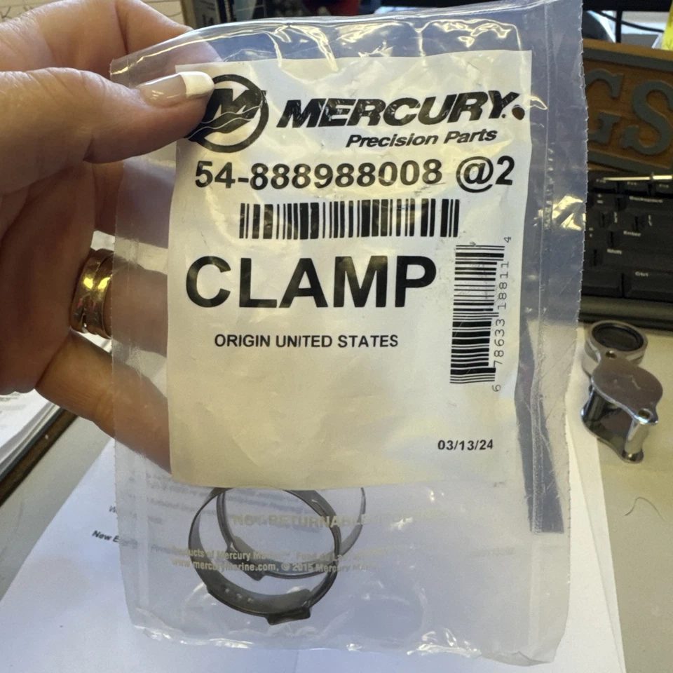 Abrazadera Oetiker 34,6 Mercury # 54-888988008 Foto 1 de 1