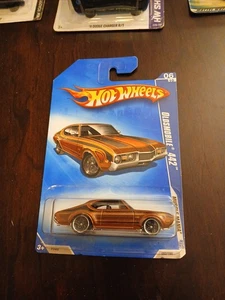 Hot Wheels 1968 Oldsmobile 442  #6/10  Muscle Mania '09/Malaysia - Picture 1 of 3