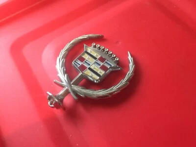 Cadillac Sevilla 1988-1991 capó adorno emblema usado en buen estado Foto 1 de 2