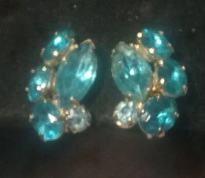 Vintage CORO Goldtone With Aqua Rhinestones Screwback Earrings Signed 1950s  - Picture 1 of 5