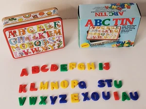 De colección Alfabeto ABC tapa de lata con imanes y caja J. S. N. Y. Hecho en Hong Kong - Imagen 1 de 14