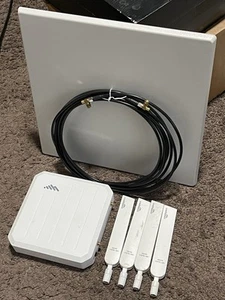 CRADLEPOINT W1850-5GB NETCLOUD W1850 ADAPTATEUR 5G MODEM ROUTEUR SANS FIL - Photo 1/3