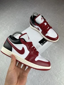 Nike Air Jordan 1 Low W | Bianco/Palestra Rosso-Nero | DC0774-160 | SPEDIZIONE GRATUITA ✅ - Foto 1 di 6