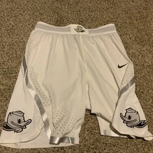 Oregon Ducks Nike Shorts White/Silver 2016-2017 #3 Men’s Size: Medium 38 Used - Picture 1 of 7