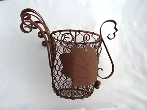 Cesta/plantadora de metal marrón de 8 1/2"" en forma de pavo - nuevo sin etiquetas - plumas curvas - 5 1/2"" de profundidad - Imagen 1 de 7