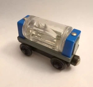 CARRO ACUARIO TIBURÓN - Thomas el Tren Amigos Sodor Madera Ferrocarril Curva de Aprendizaje - Imagen 1 de 7