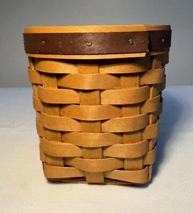 Longenberger Basket 2003 w/ Strawberry jar plastic protector - Picture 1 of 8