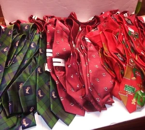 Großhandelsposten 88 Weihnachtsfeiertage Krawatten Seide IZOD Punze Merona hässlicher Schweiß - Bild 1 von 8