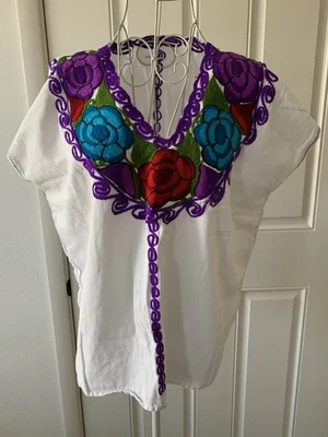 Top messicano senza marchio bianco colorato floreale ricamato taglia M/L donna - Immagine 1 di 4