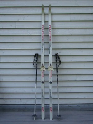 Bonitos esquís de nieve sin cera DE COLECCIÓN PELTONEN COMET medidas 77" con postes de 45" Foto 1 de 3