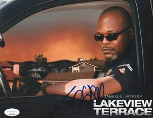 SAMUEL L JACKSON SIGNED LAKEVIEW TERRACE 8X10 PHOTO W/PROOF JSA AUTHENTICATED - Picture 1 of 2