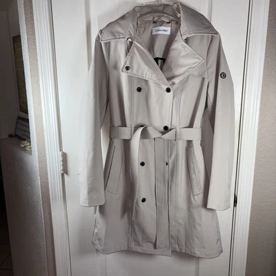 Trench coat desmontable Calvin Klein para mujer mediano vainilla doble botonadura Foto 1 de 4