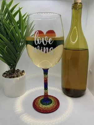 Copa de vino Rainbow Bling estrás celebrar el orgullo amor gana LGBTQ Foto 1 de 4