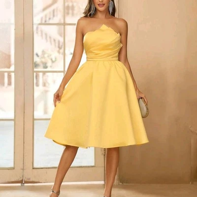 Mujer Belle vestido amarillo satinado con almohadillas busto Foto 1 de 4