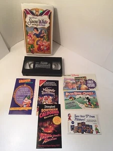 SNOW WHITE AND THE SEVEN DWARFS-VHS CLAM SHELL 1994 DISNEY Auction Finds 702 - Picture 1 of 7