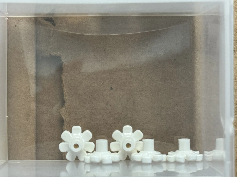LEGO Parts - White Plant Flower with Bar and Small Pin Hole - No 32606 - QTY 5 - Image 1 of 1