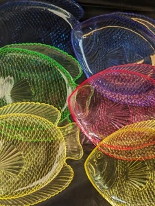 Fish Plates Colorful Plastic Serving Trays/Plates - 11" x 8 - Lot Of 6 (Y/B/G/R) - Picture 1 of 16
