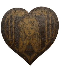 Placa de corazón doblada a manos de pirografía Flamish Art Co Florence Smith - Imagen 1 de 10