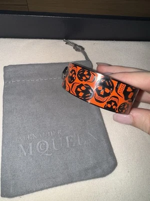Pulseira caveira articulada vintage Alexander McQueen laranja e preta - Imagem 1 de 4