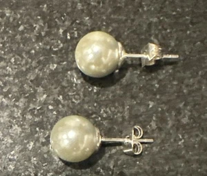 Freshwater Light Grey Cultured Pearl 8mm Button Stud Earrings New In Gift Box - Picture 1 of 4