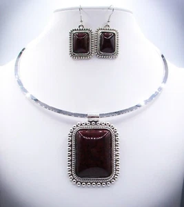 Silver Tone Wire Choker Style Pendant Necklace & Earring Set with Bloodstone - Picture 1 of 3