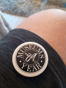 Museums Year 1989 Vintage Badge - Picture 1 of 2