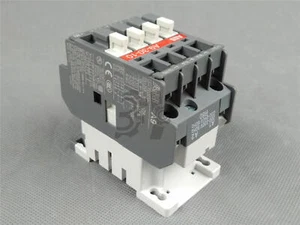 Jeden nowy stycznik w pudełku A9-30-10 220VAC #WD6 - Zdjęcie 1 z 4