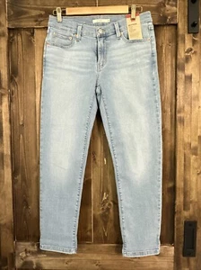 NWT Levi's Women's Boyfriend Mid-Rise Relaxed Tapered Leg Jeans, Size 6 (28) - Picture 1 of 16