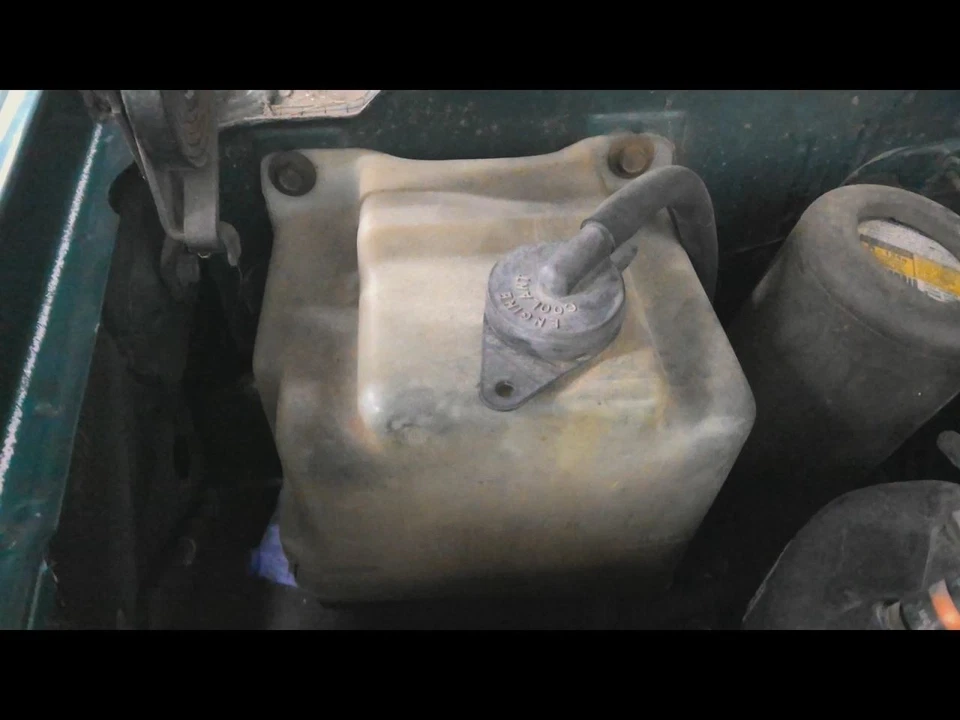 Coolant Reservoir Fits 92-02 CHEVROLET 3500 PICKUP 676537 - Изображение 1 из 2