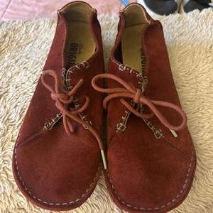 Zapatos Oxford con cordones mocasín de cuero gamuza rojo CLARK'S para mujer talla 7,5 - Imagen 1 de 12
