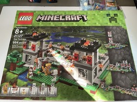 LEGO Minecraft: The Fortress (21127) | New | Retired | Free Ship | Damaged Box