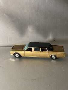 vintage 1960s CORGI TOYS LINCOLN CONTINENTAL LIMO DIECAST CAR with 4 IMAGES!!