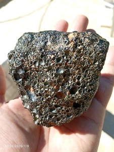 Mond Brekzien Meteorit - seltenes Mondgestein mit Vesikelstruktur 368 Gramm - Bild 1 von 11
