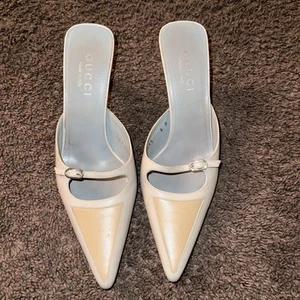 Pointed toe Gucci heels Cream And Salmon Color Gold Buckle Size 6b Italy - Picture 1 of 5