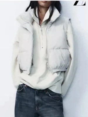 Chaleco Zara Recortado Puffer Gris Claro Bolsillos Moderno Minimalista Talla L Foto 1 de 4