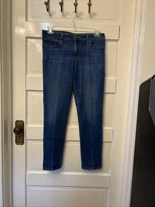 Pantalones de mezclilla ajustados para mujer Levi's 712 talla 31 azul 5 bolsillos tiro medio lavado medio 31x30 - Imagen 1 de 6