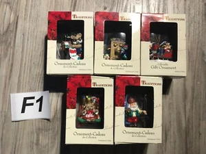 Neu Posten 5 Traditionen SANTA ORNEMENT-CADEAU WEIHNACHTEN Maus Elfe Klavier Bär☕F1-002 - Bild 1 von 8