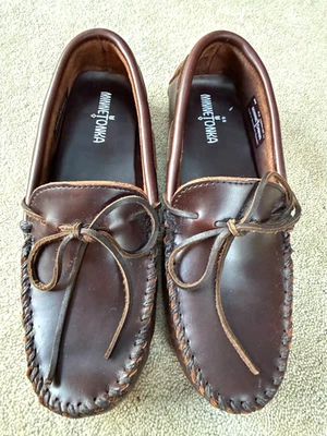 Minnetonka 948 Moccasins Classic Driver Leather w/ White Feather Logo Size 8.5 - Image 1 of 4