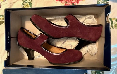 Croft & Barrow Mujer’s Josephine Borgoña Gamuza Mary Jane Puntera Redonda Tacones Talla 6 Foto 1 de 4