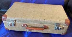 BG1281 Vtg 1950's Small Metal Framed Composite Plastic Suitcase Luggage w/ Keys - Foto 1 di 8