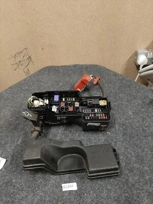 2015 Toyota Aygo  1.0 Petrol Relay Fuse Box 821110hf90f  - Image 1 of 4