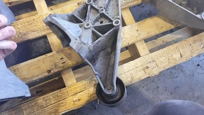 1999-2003 Ford F250/F350 7.3L Diesel Alternator Mounting Bracket F3TE-19D624-AB  — 第 1/4 张图片