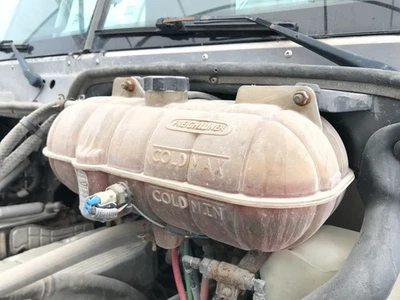 Botella de desbordamiento de radiador Freightliner Columbia 120 1996-2020 - usada Foto 1 de 3