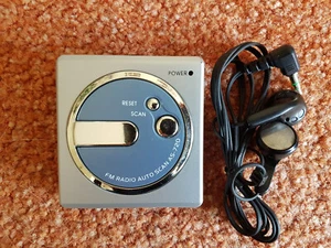 FM 88-108 MHZ MINI AUTO SCAN RADIO MIT KOPFHÖRER NEU OVP - Bild 1 von 3