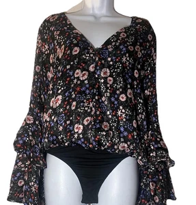 BUDDY LOVE Bodysuit S Floral V-Neck Bell Sleeve Boho Festival NWT Small - Picture 1 of 12