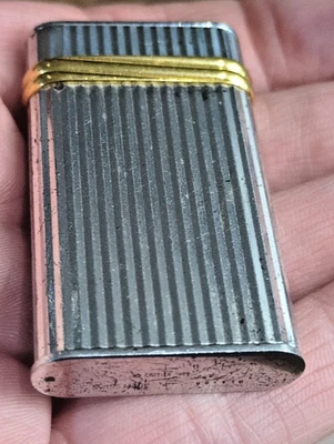 CAJA DE PASTILLAS CARTIER VINTAGE MUST DE CARTIER PARÍS HECHA EN SUIZA PLATEADA Foto 1 de 4