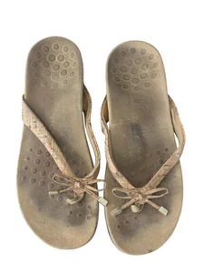 Vionic Sandalen hellbraun Kork inspiriert Design Gummisohle Flip Flop Größe 9 Schleife - Bild 1 von 7