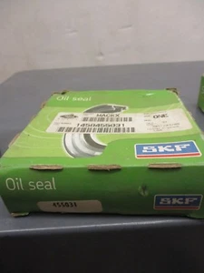 SKF 455031 Seal Mack 1458455031 - Picture 1 of 1